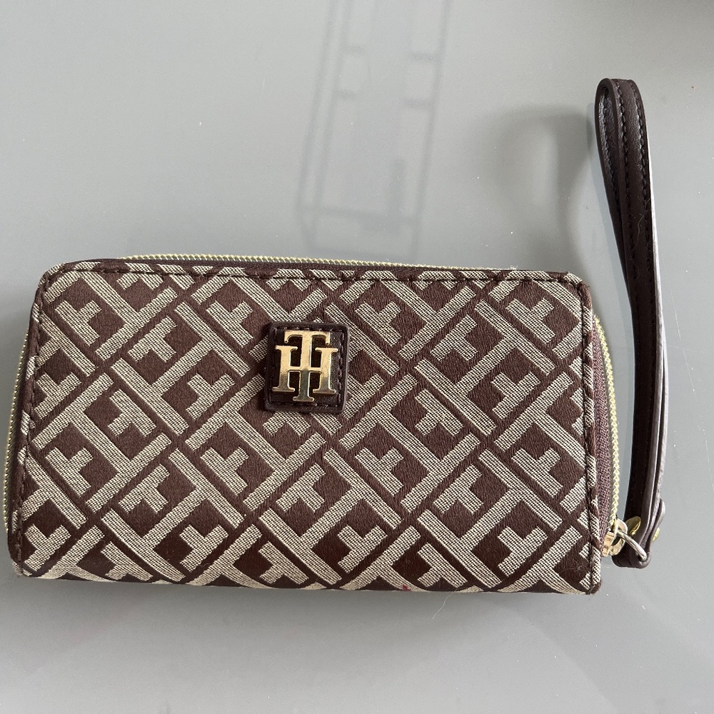 Tommy hilfiger wallet brown and gold